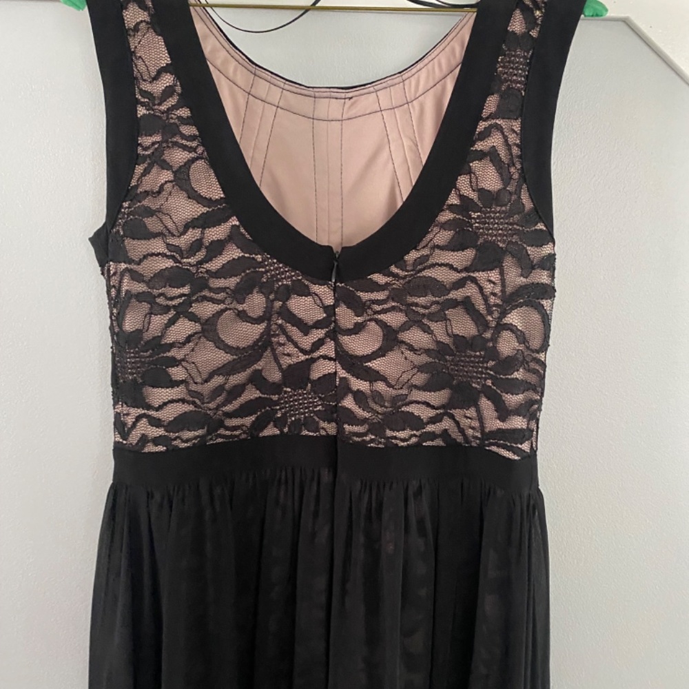 Dress - Picture 6 of 7